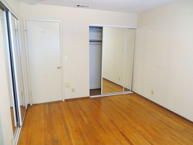 Building Photo - Fantastic Central Dublin Location!