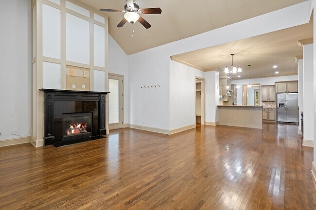 Building Photo - 444 Wild Elm St
