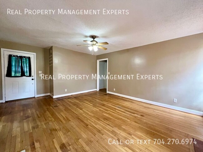 Building Photo - 1105 Balthis Dr