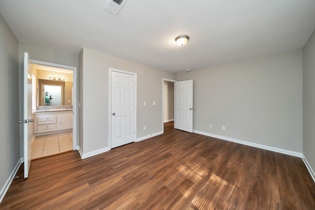 Building Photo - Grab This Dolomite Charmer Before It’s Gone!"