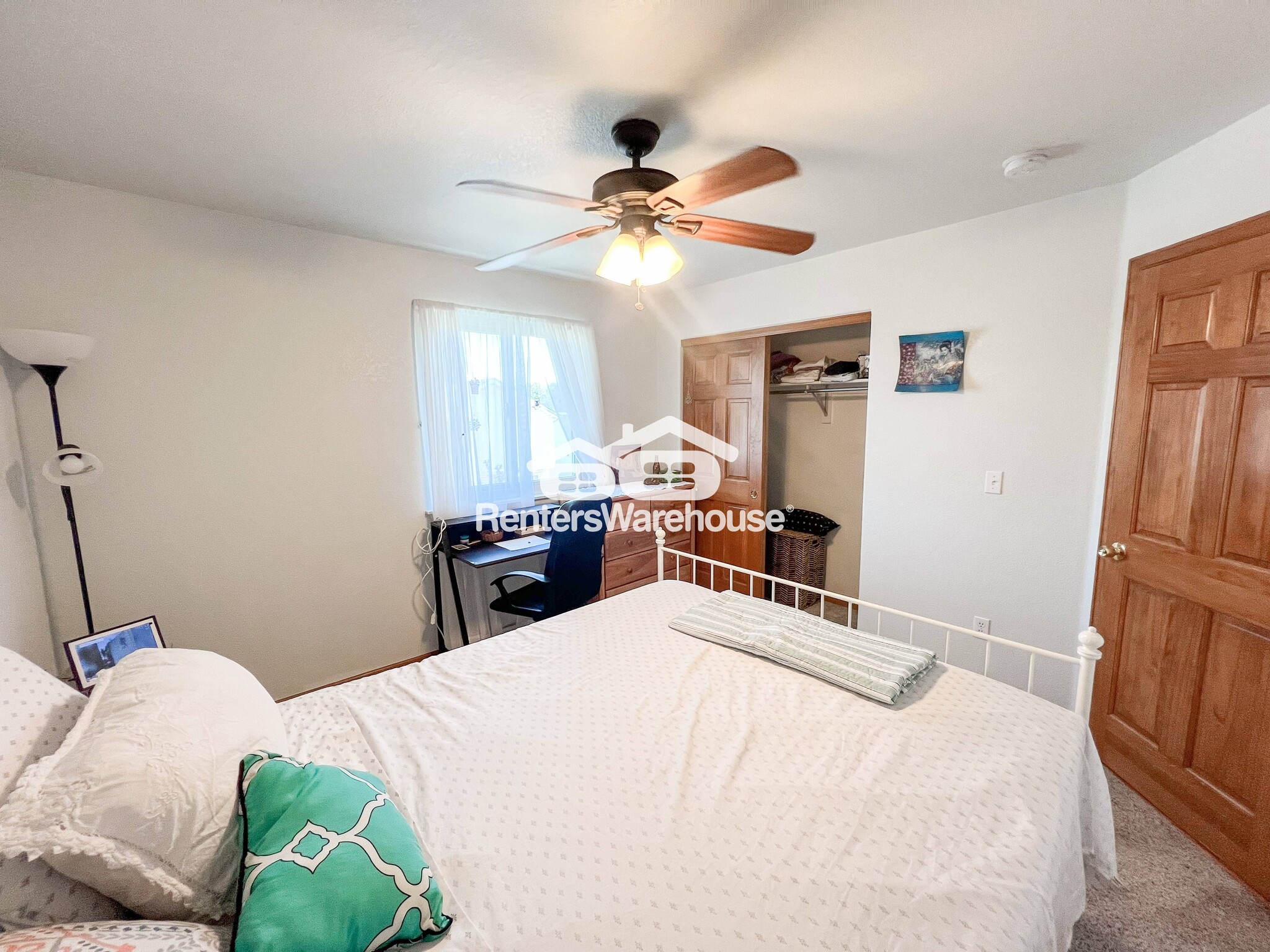 Building Photo - 4392 Deephaven Ct