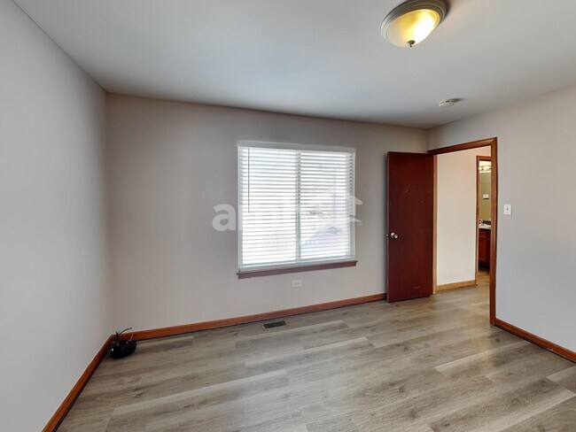 Building Photo - 3707 Flowermeadow St