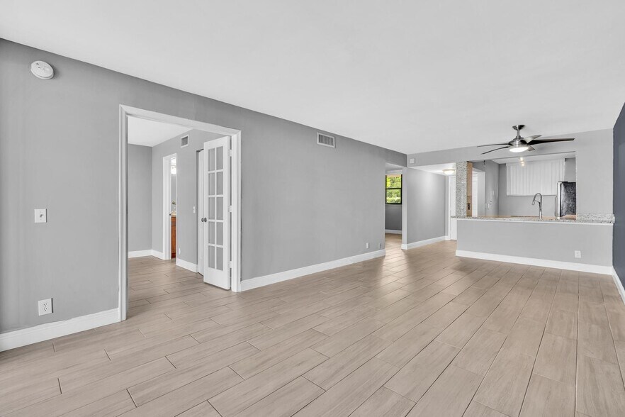 Building Photo - 109 Lake Emerald Dr