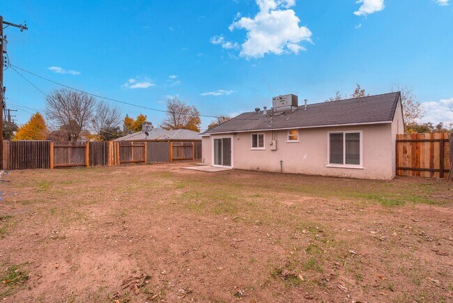 Building Photo - 6037 N Haven Dr