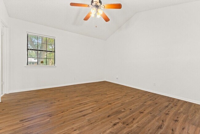 Building Photo - 1376 Poppy Ln