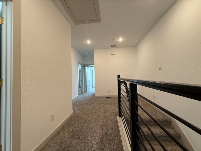 Building Photo - 555 Eiseley Dr