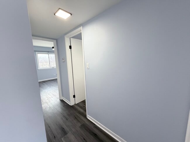 Building Photo - 9460 Bay Colony Dr