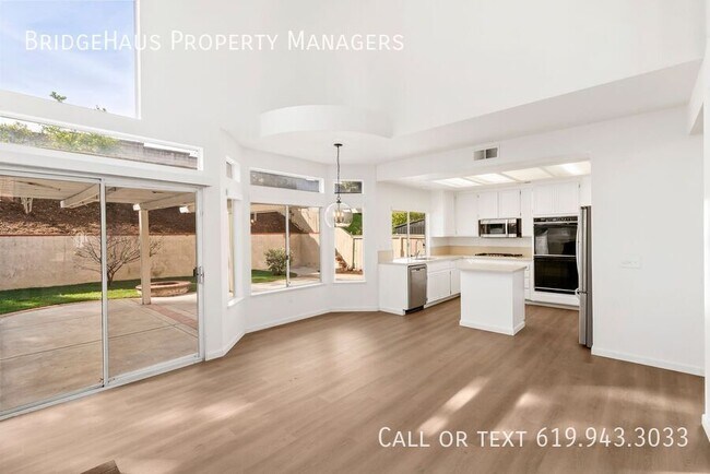 Building Photo - 10998 Corte Playa Barcelona