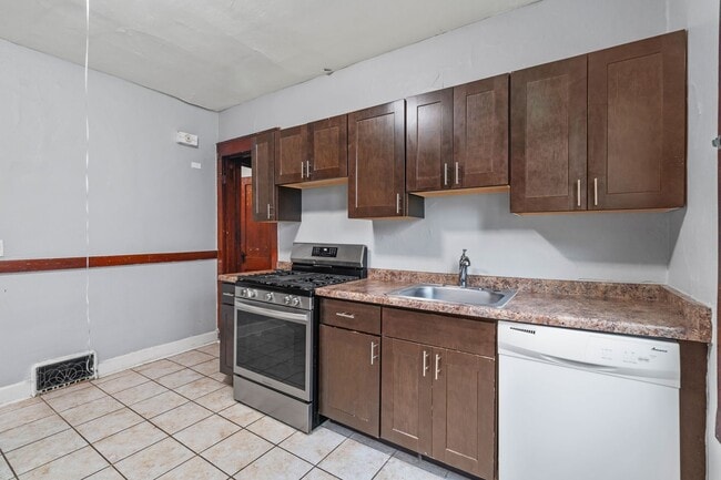 Building Photo - Murray house