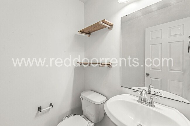 Building Photo - Spacious 3-Bedroom Home in Fishers with Modern Comforts