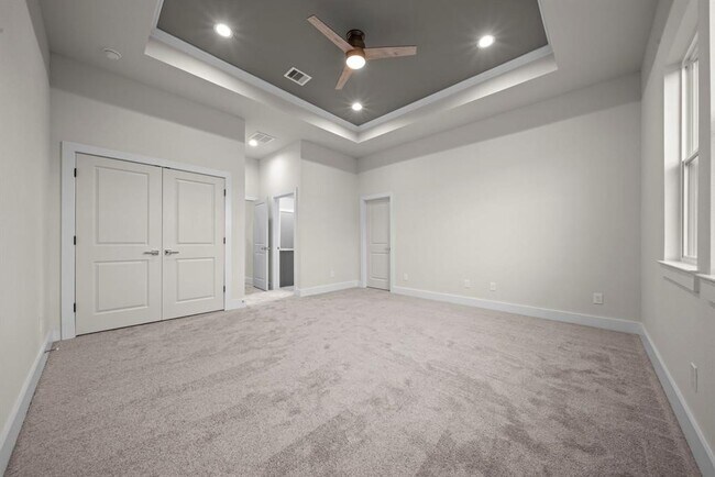Building Photo - 4525 Davenport St