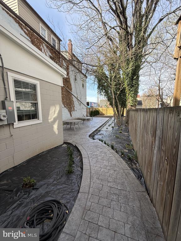 Building Photo - 510 Caroline St