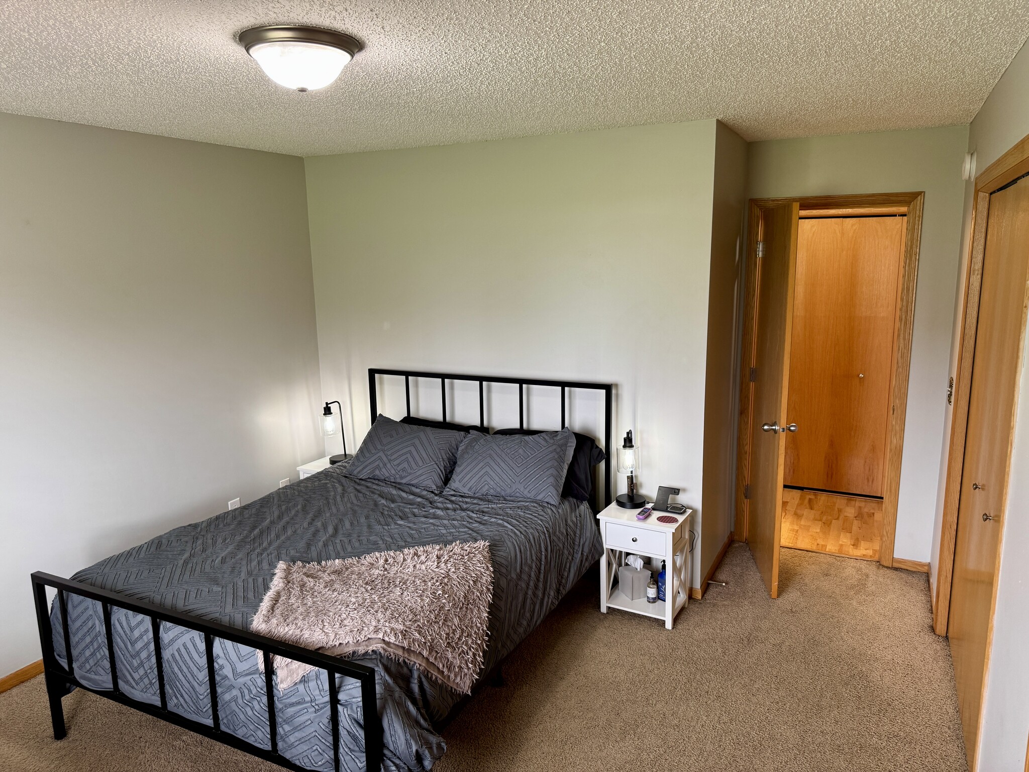 Building Photo - 438 Lake Trl