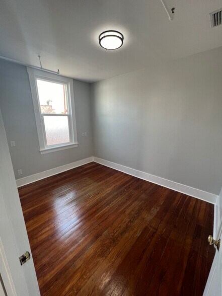 Building Photo - 428 N Donnelly St