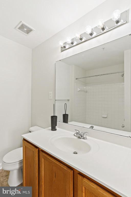 Building Photo - 7039 Oak Grove Way