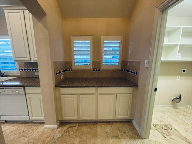 Building Photo - 23411 Desert Gold Dr