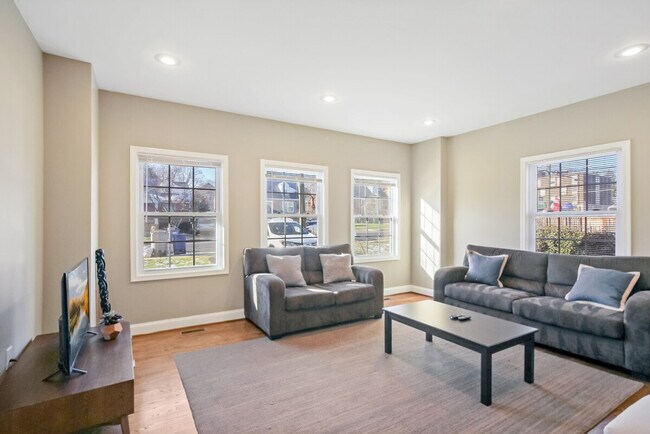 Building Photo - 624 U.S. 29-SI ID1395358P