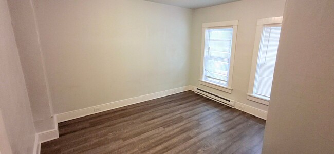 Building Photo - 2 Bedroom 1 Bathroom in Lancaster City!