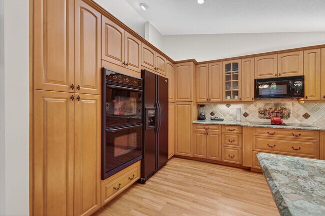 Building Photo - 2925 Riviera Dr