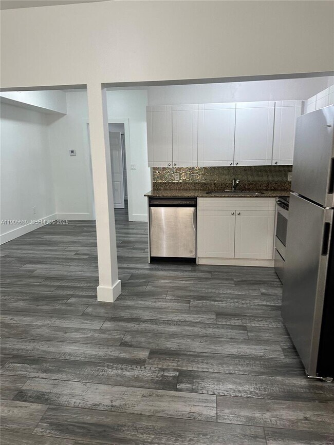 Building Photo - 2500 NE 192 St