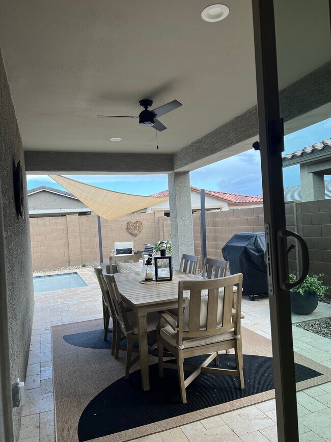 Building Photo - 25907 N Langley Dr