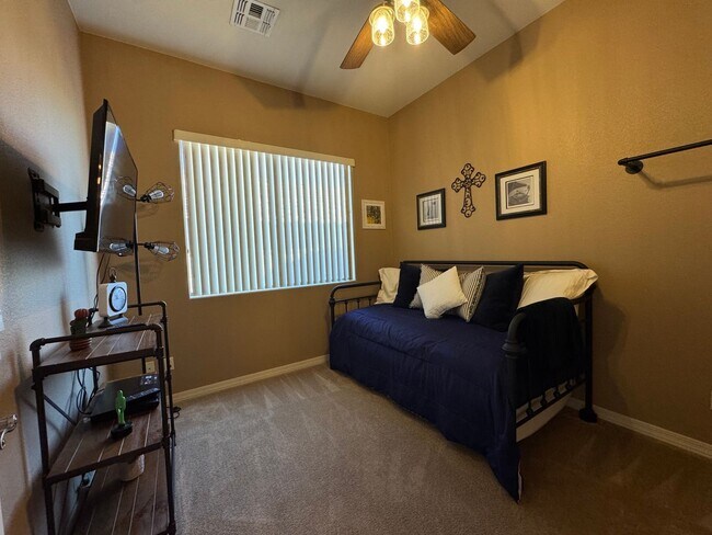 Building Photo - Luxurious Furnished Golf Course Short-Term Rental