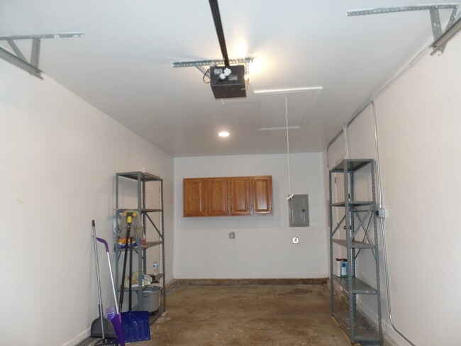 Building Photo - 5910 Bradley Ct N