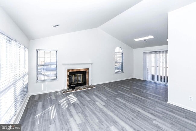 Building Photo - 4624 Governor Kent Ct