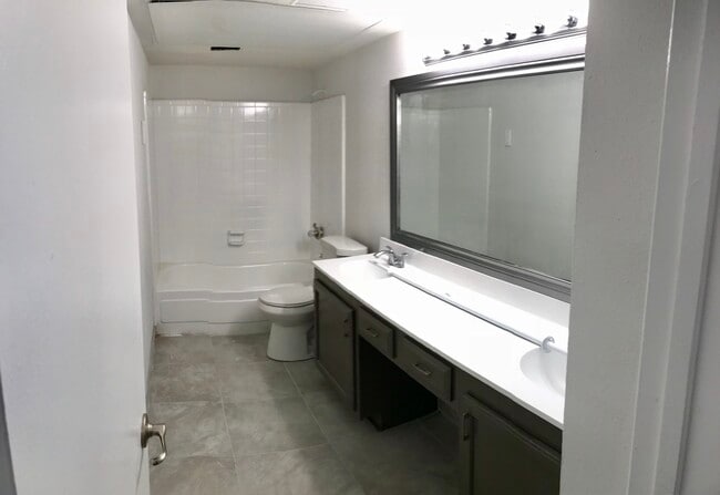 Building Photo - 670 W Warrior Trail