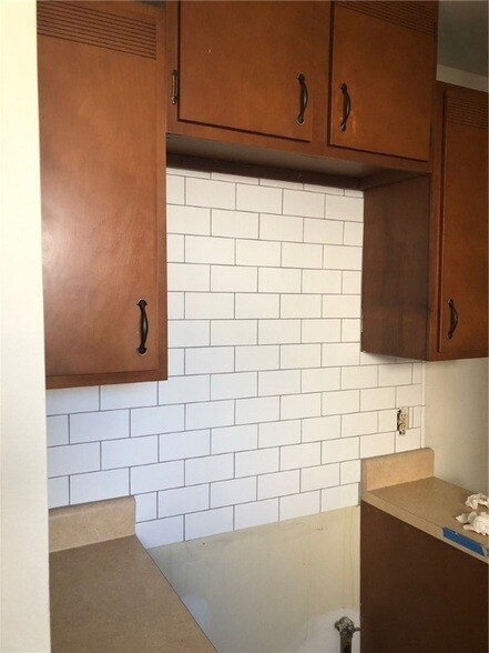 Building Photo - 214 E Spruce St