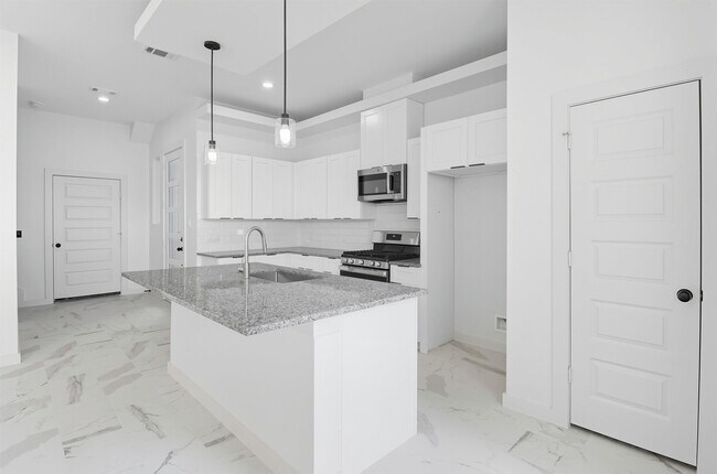 Building Photo - 2923 El Fenice Ln