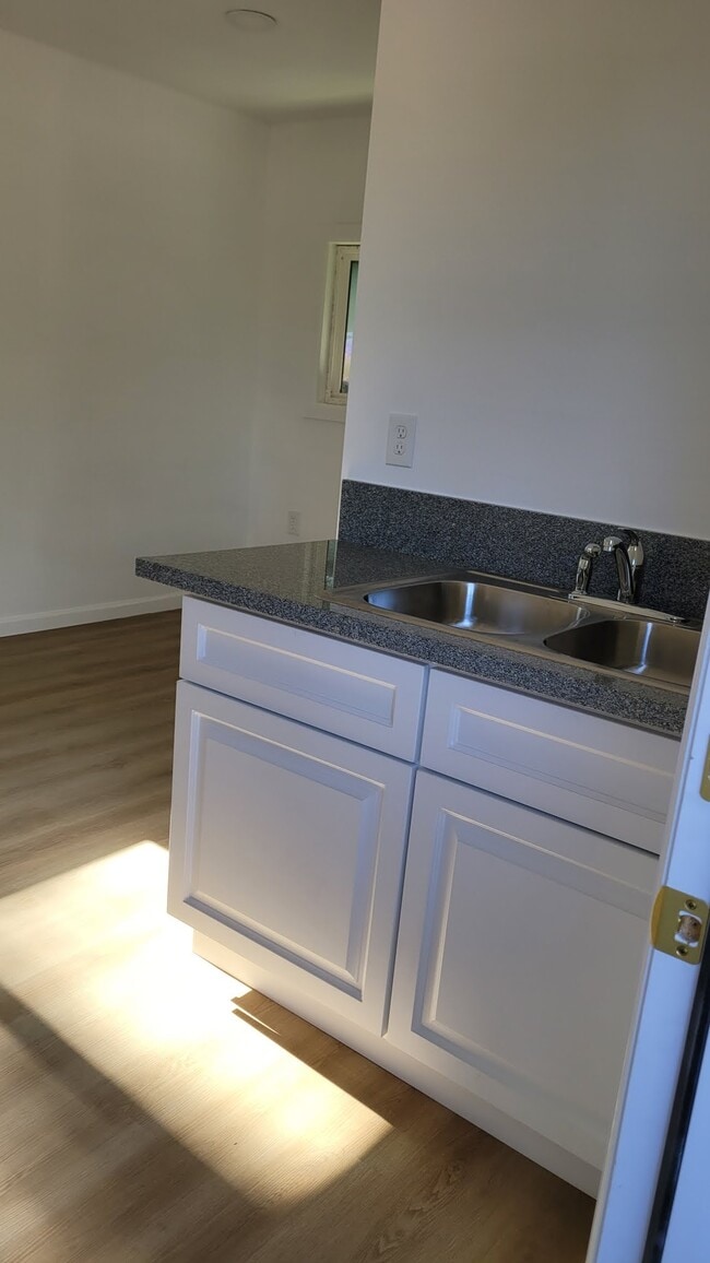 Building Photo - 3350 State St