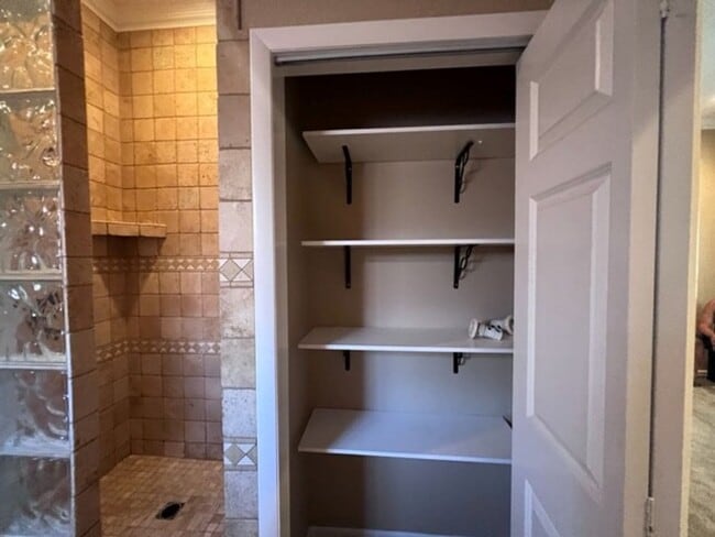 Building Photo - 3BR 2Ba Boat Deep Hightop Garage & Colorado River Views