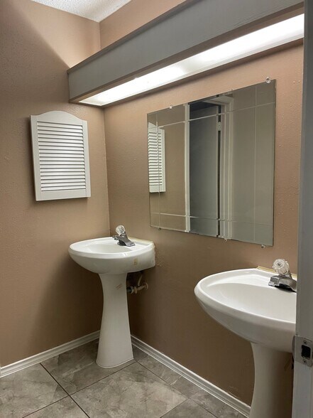 Building Photo - 11630 Spring Trail Dr