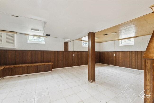 Building Photo - $1300 3 bedroom bungalow