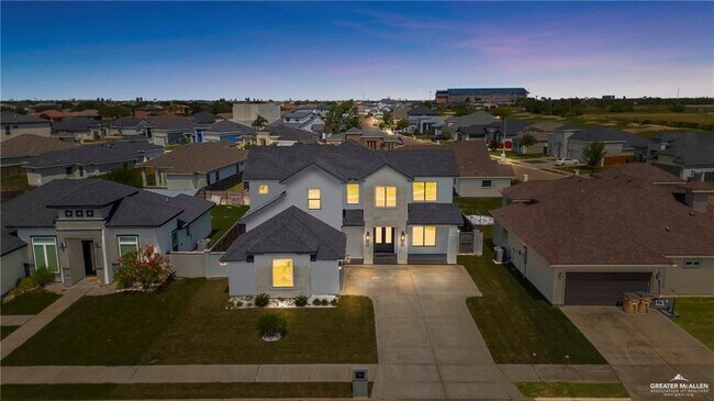 Building Photo - 1615 Lago Delton