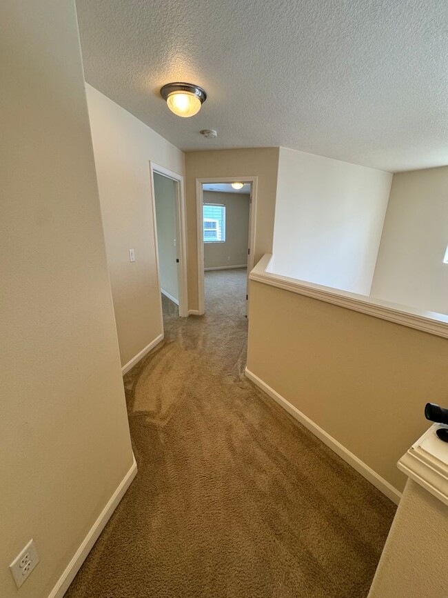 Building Photo - FOR RENT - SUPER CLEAN 4 BEDROOM, 2.5 BATH...
