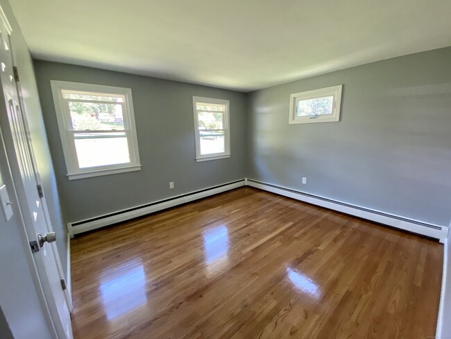 Building Photo - 94 Glenstone Dr