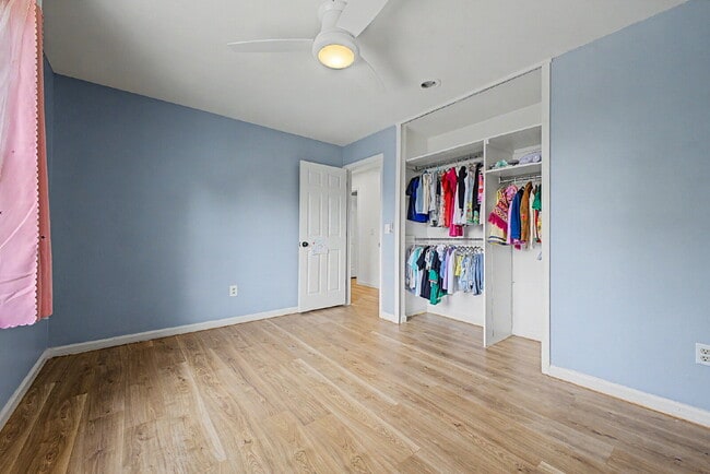 Building Photo - "Spacious 4-Bedroom Oasis with 4 Full Baths in Prime Englewood Location – 3306 Sq. Ft. of Comfort...