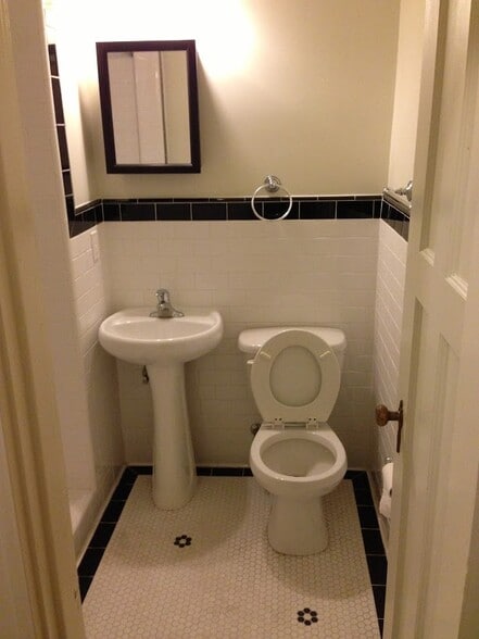 Building Photo - Wineman