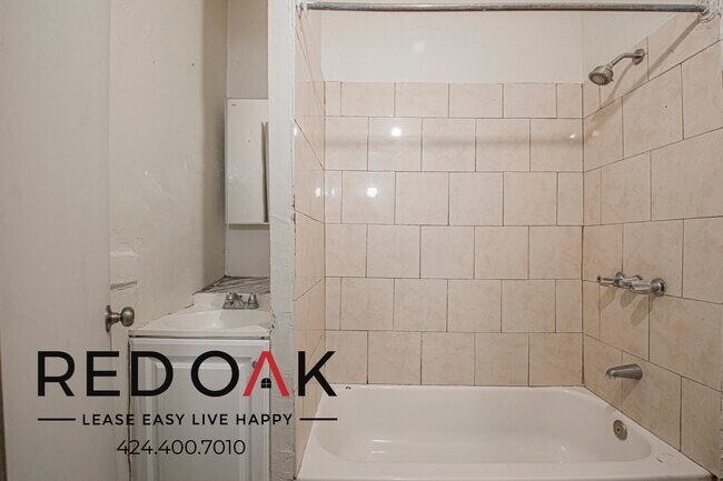 Building Photo - 1000 S Grand View St