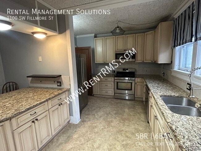 Building Photo - 1100 SW Fillmore St