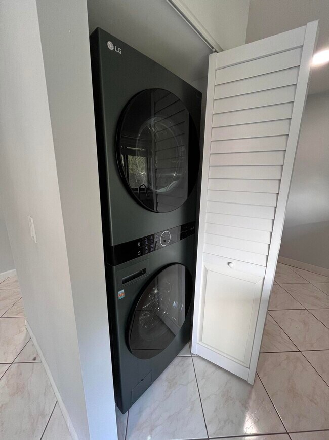 Building Photo - 159 NW 70th St