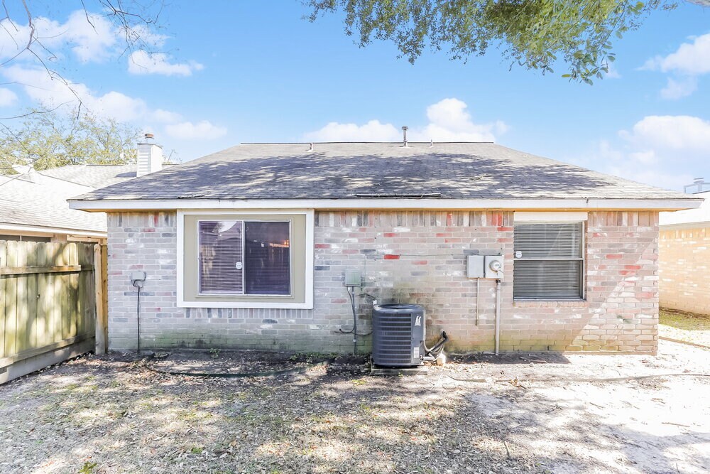 Building Photo - 11 Crestbriar Ct