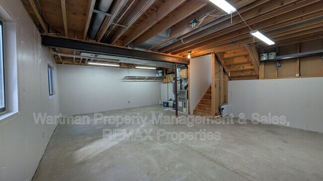 Building Photo - 5480 Mule Deer Dr