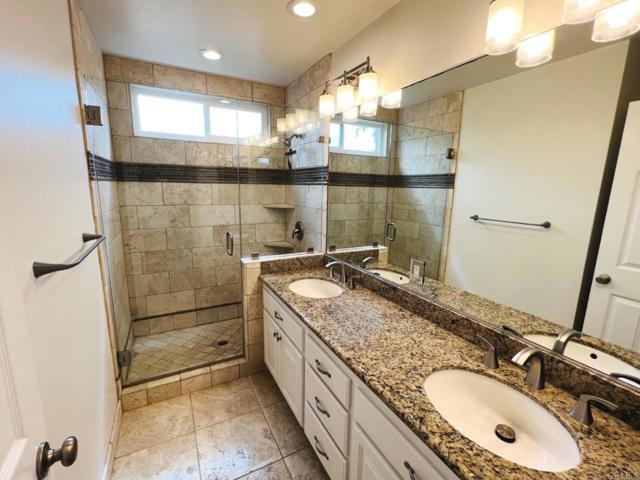 Building Photo - 1420 Tres Hermanas Way