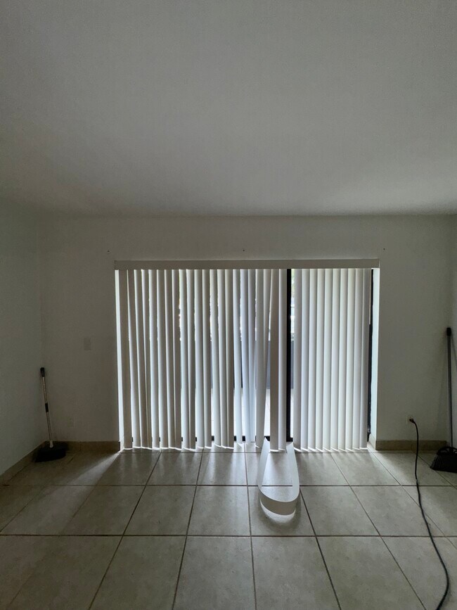 8215 Sun Spring Cir 8215 Sun Spring Cir Orlando FL 32825 Apartment