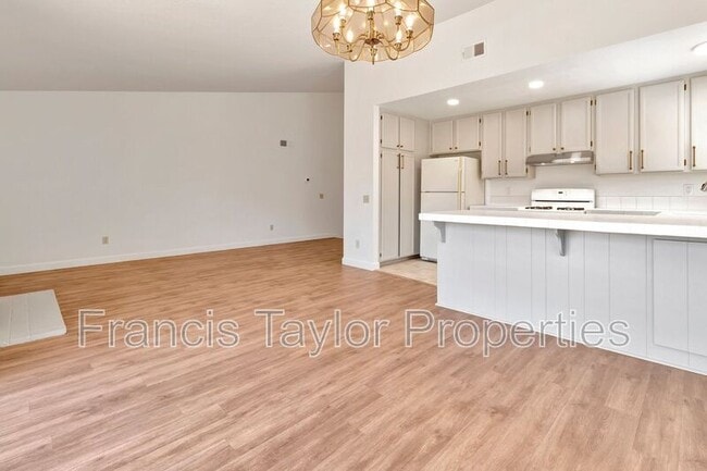 Building Photo - 2182 Firethorn Glen