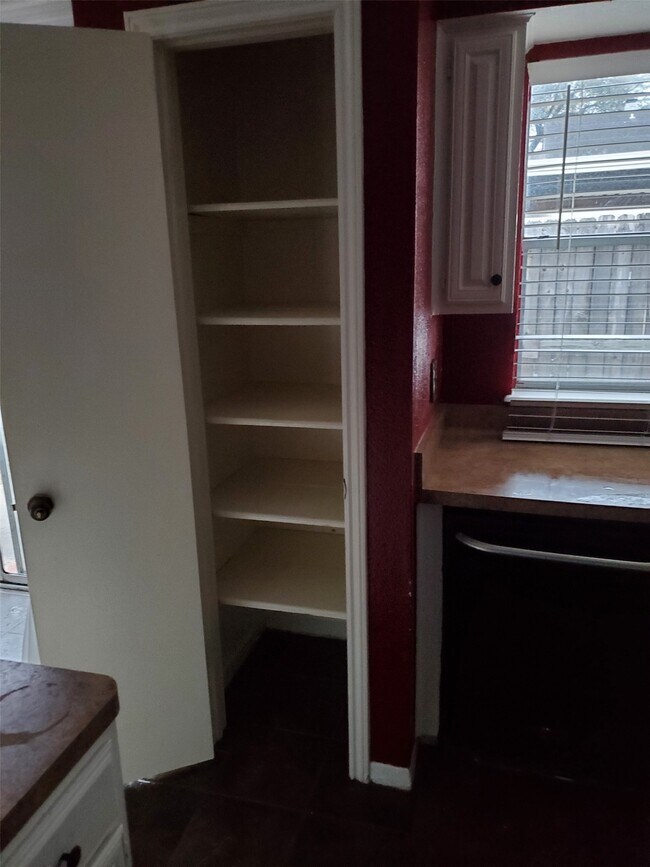 Building Photo - 9339 Westwood Village Dr