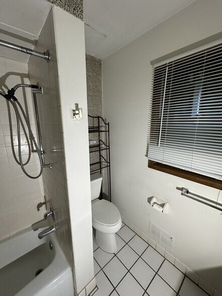 Building Photo - 1331 Martha Washington Dr